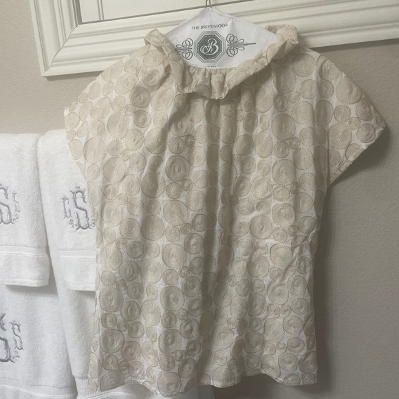 Ann Mashburn cream with gold accent size medium blouse - Picture 1 of 4